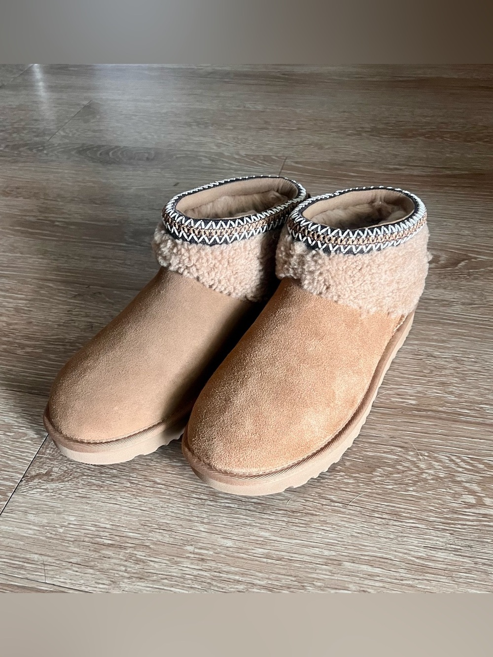 UGG Classic Ultra Mini Maxi Curly for Women’s Chestnut Size 7